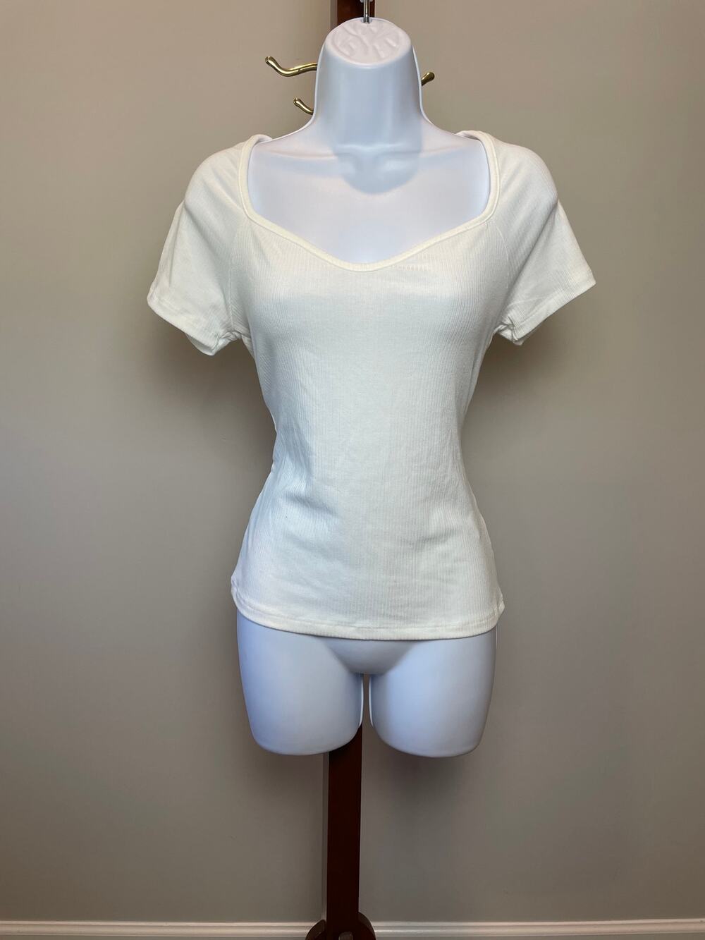 FOUNDIST Sweetheart Blouse L White Ribbed Stretch Knit